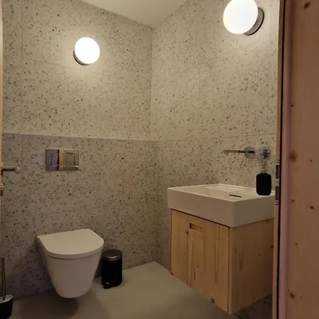 Ski-in Ski-out With Jacuzzi In