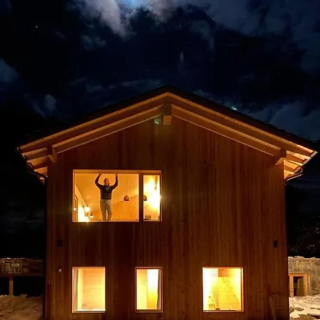 シャレー Ski-in Ski-out With Jacuzzi In