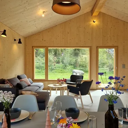 Ski-in Ski-out With Jacuzzi In Σαλέ Nendaz